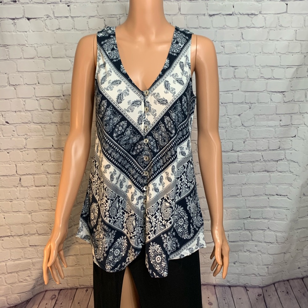 Knox Rose size xs sleeveless blue and white paisley sleeveless blouse